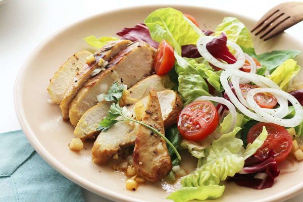 Một trong các món ngon về gà - salad ức gà healthy