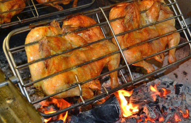 Cách làm gà nướng muối ớt bằng than